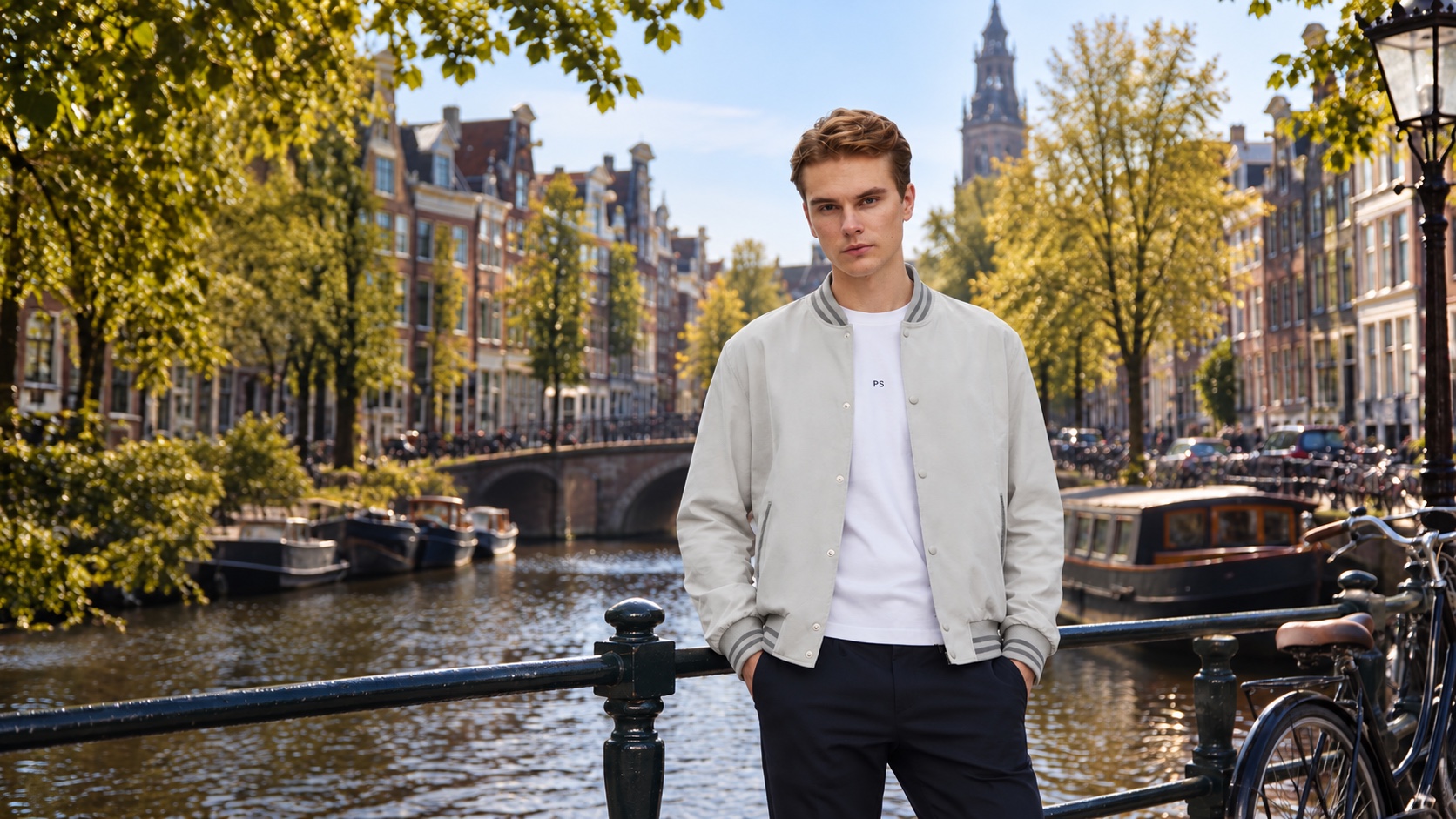 Amsterdam kanalında PS Amsterdam